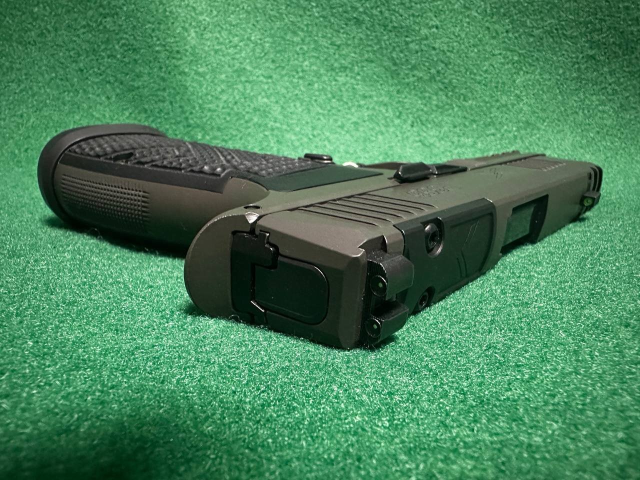SIG Sauer P320 Custom Works — Coyote (9×19)