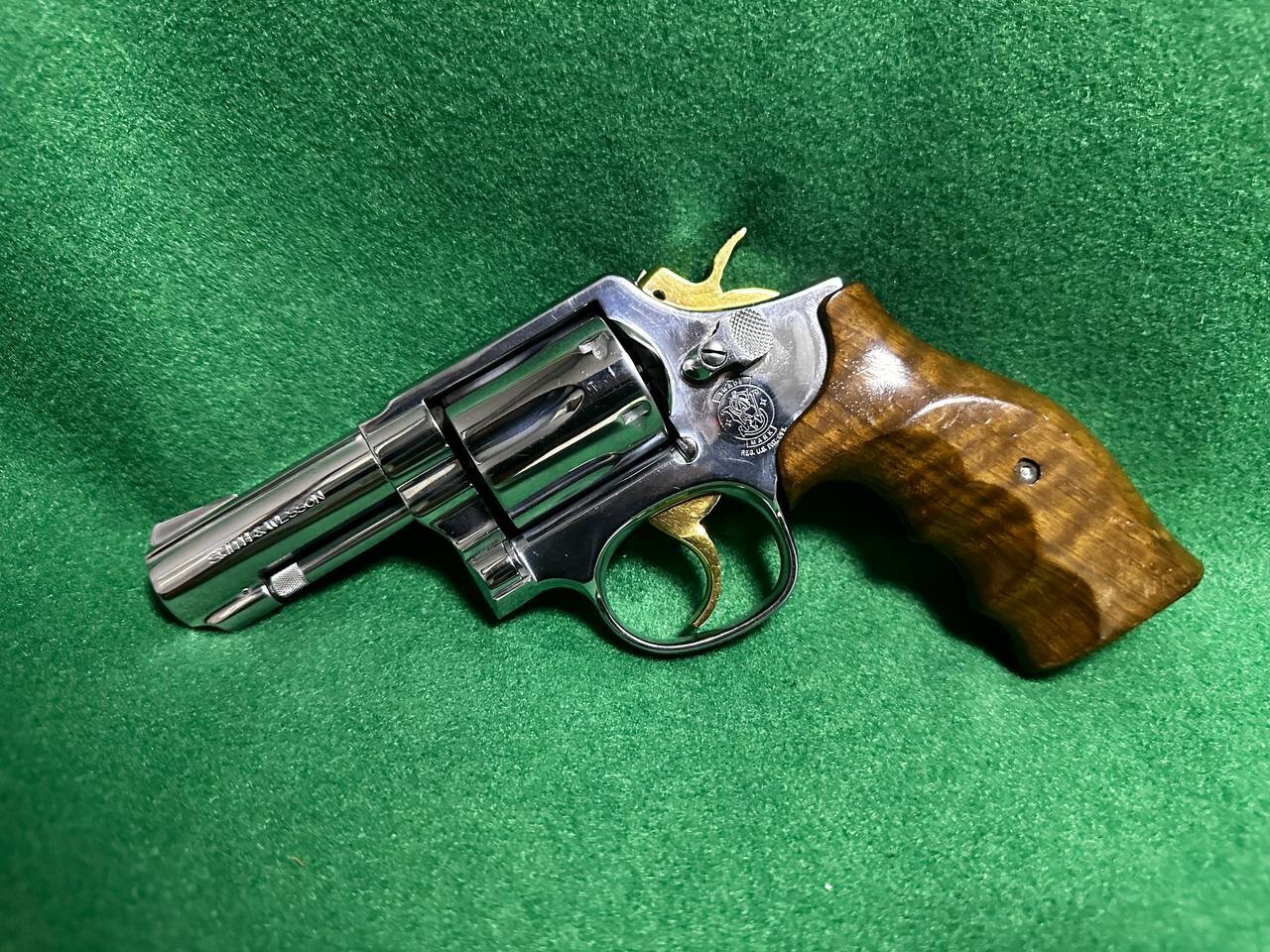 Smith & Wesson .357 Magnum — Blued, 3" Namlu, Altın Tetik
